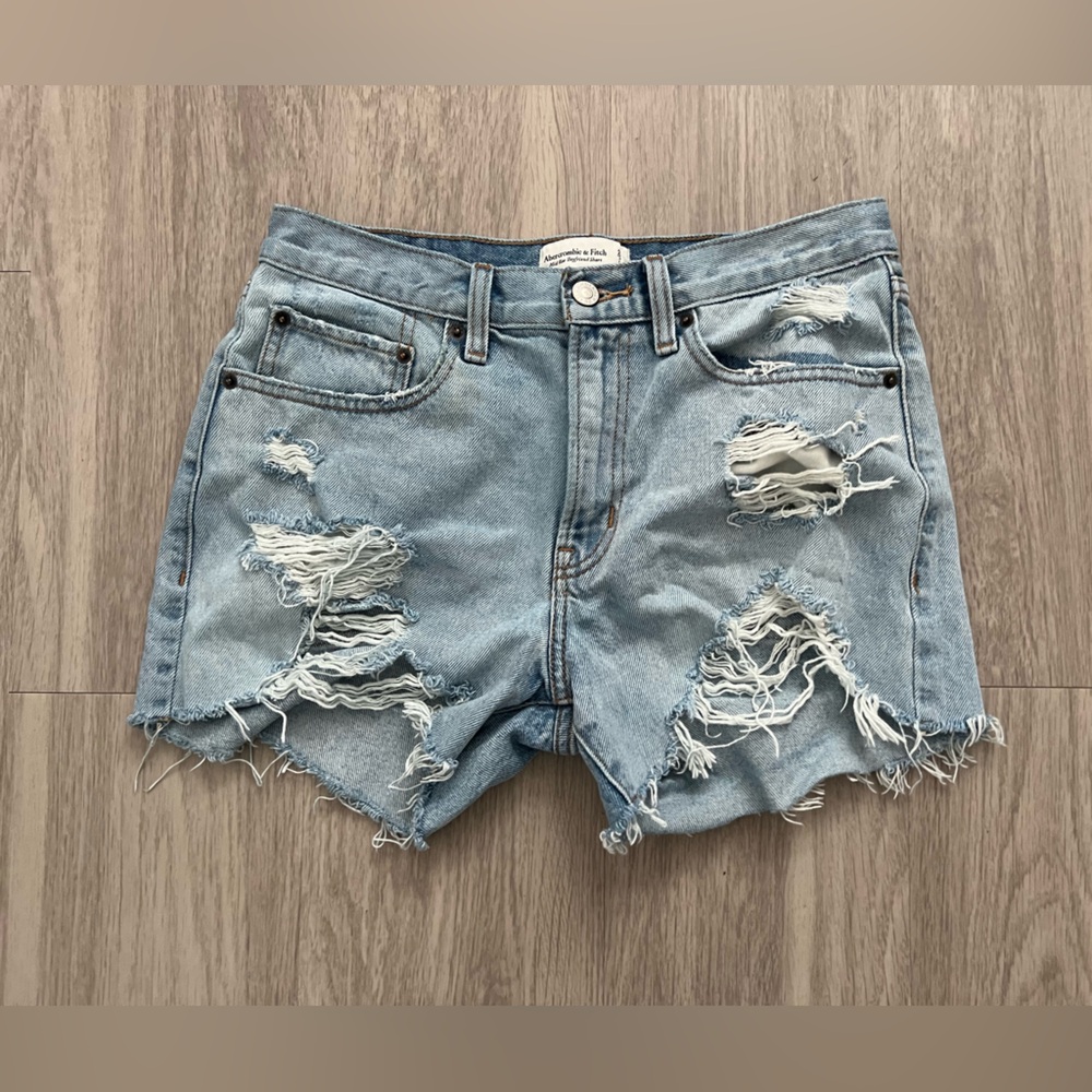 Abercrombie & Fitch Mid Rise Boyfriend Jean Shorts Distressed Raw Hem Size 26/2